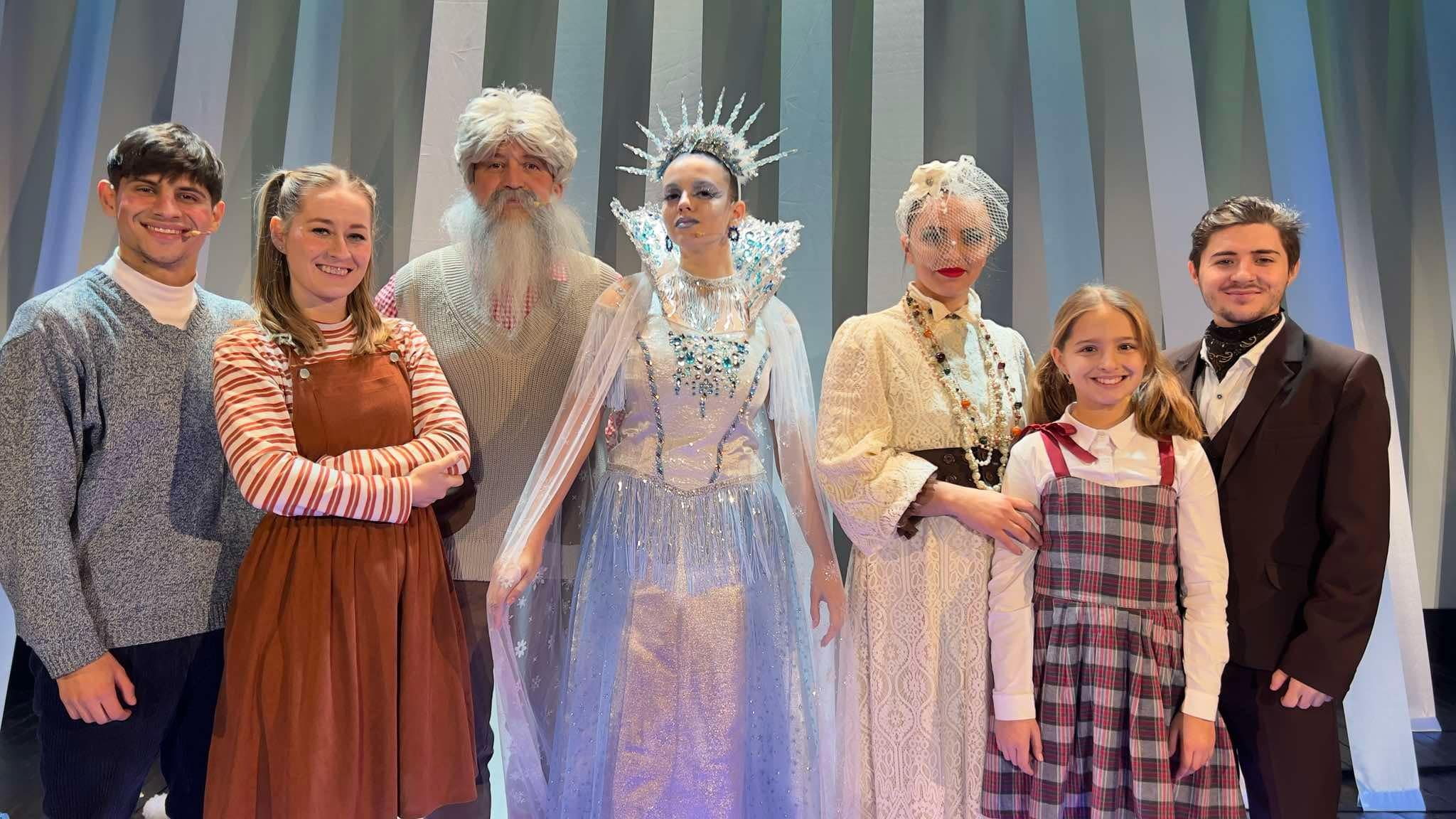 Crăiasa Zăpezii Și Moș Crăciun - Spectacol  interactiv pentru Copii  | 28 NOIEMBRIE 2025, 18:30 | 5+ |